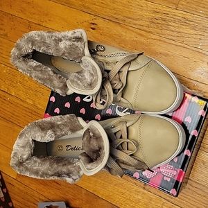 DELCI 8 WOMEN BEIGE SHOES SIZE 8